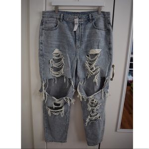American Eagle Regular High Waist Distressed Jeans